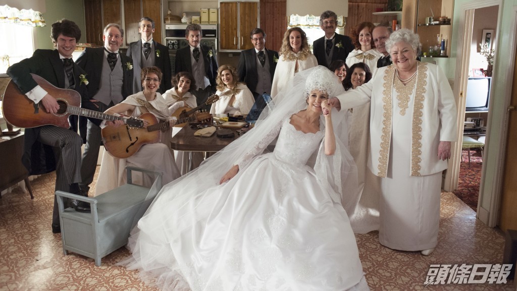 佳哥用誠意感動「艾蓮」母親,得到認同,順利舉行婚禮。